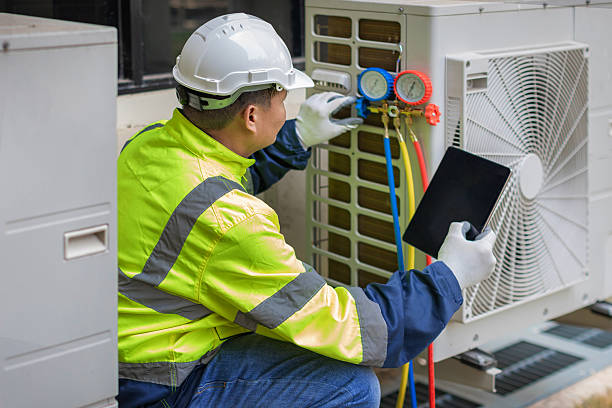 Professional Hvac technician working in Aransas Pass, TX